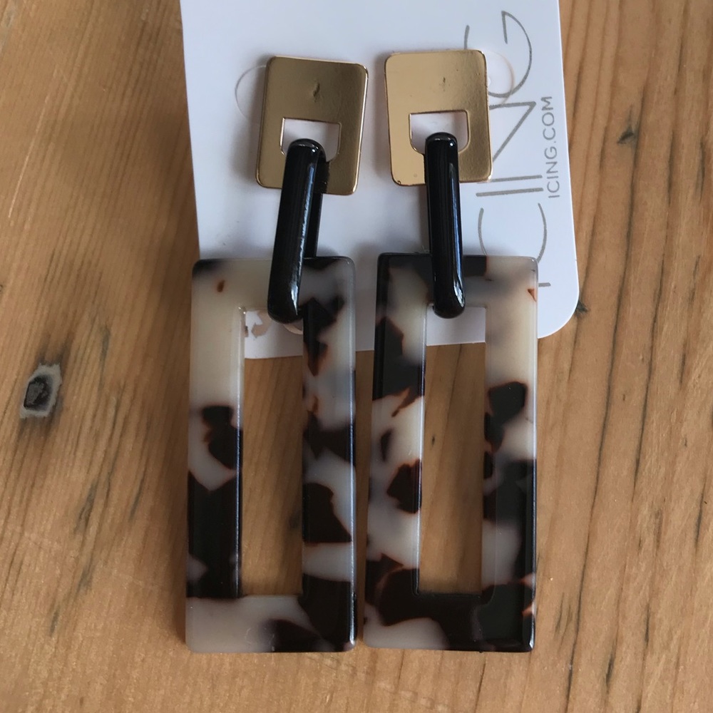 Icing Sensitive Solutions Acrylic Animal Print brown gold tone earring